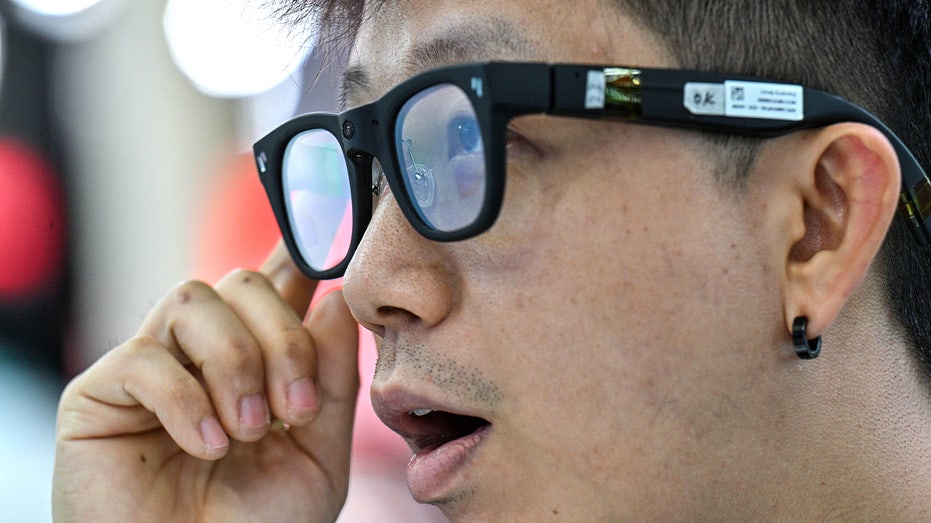 Man tries on AI smart glasses at Mobile World Congress.