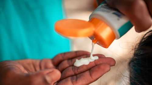 A new report finds few sunscreens meet safety standards