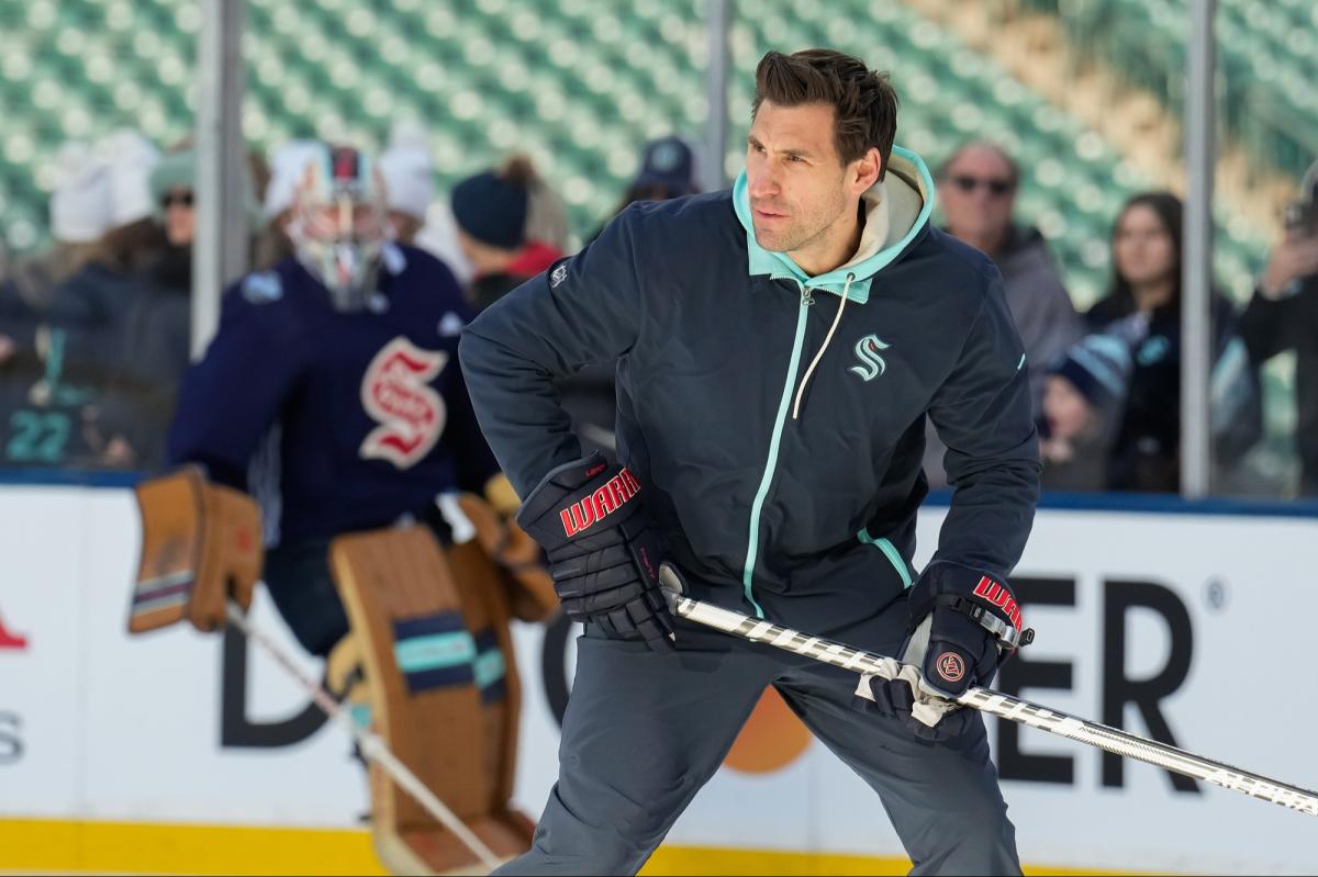 Rangers hire Jay Leach as AHL Hartford head coach