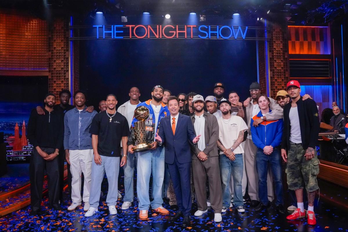 Knicks raise Jimmy Fallon's lucky shoe to the 'Tonight Show' rafters