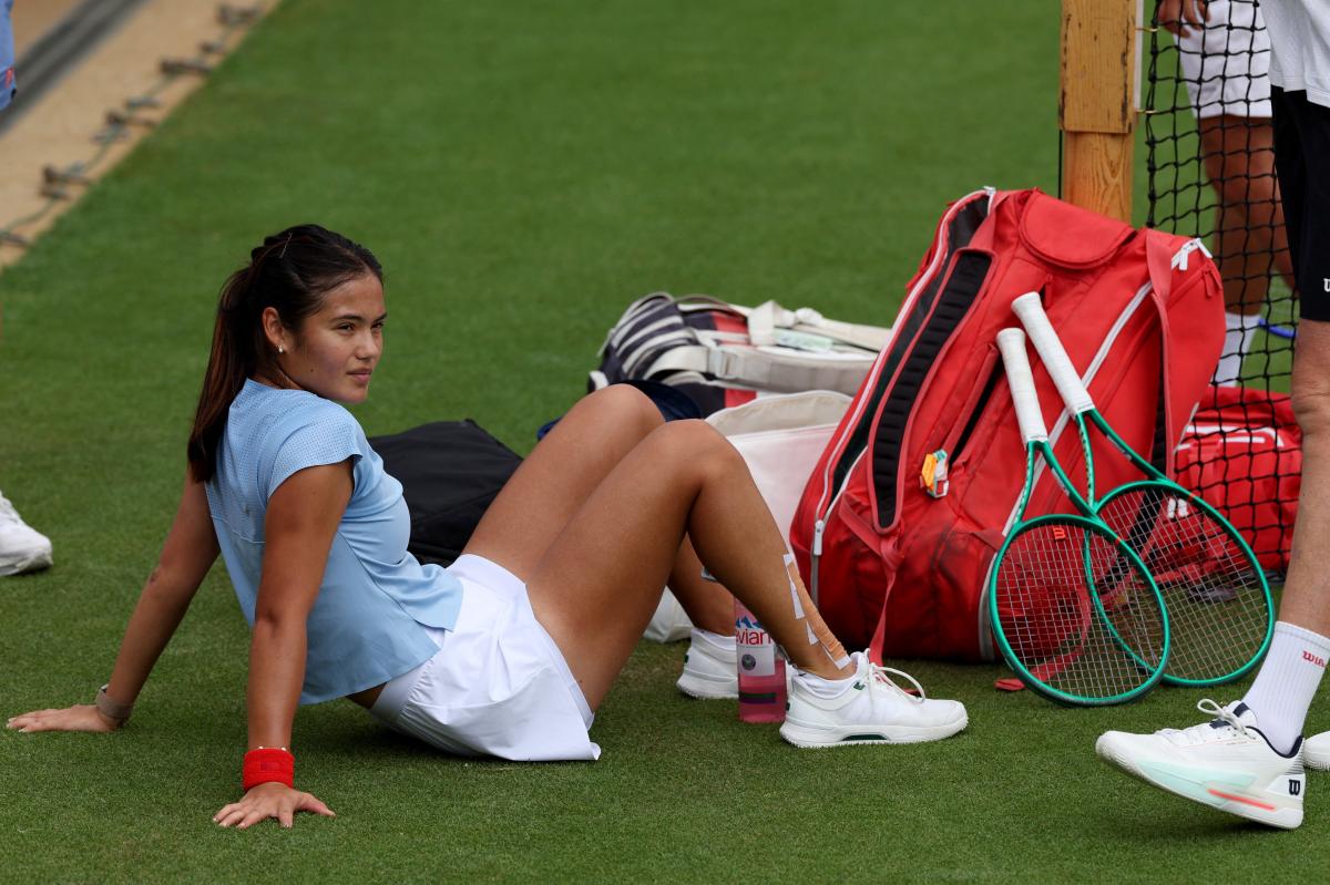 Emma Raducanu withdraws from Wimbledon hours before opening match