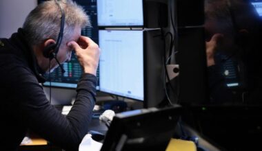 Bitcoin isn't crashing because of Saylor, it's losing the momentum trade