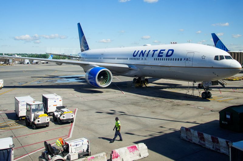 Musk's Starlink leads Bezos' Amazon as airlines rush to boost in-flight Wi-Fi