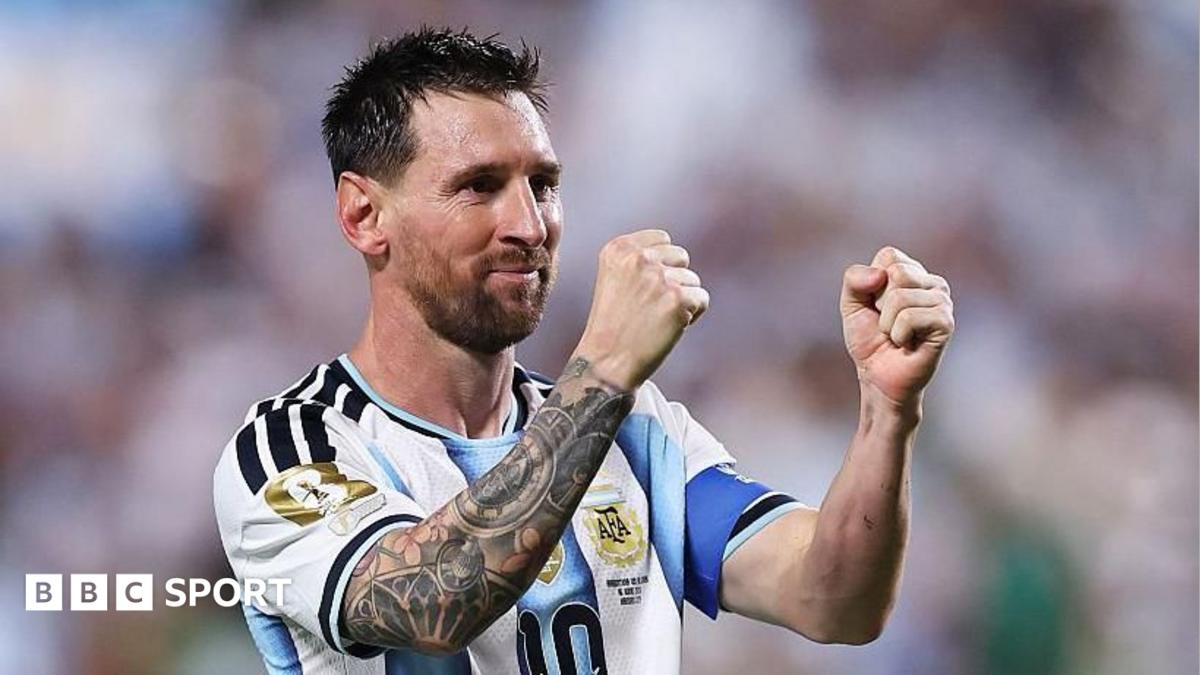 Lionel Messi and his Argentina team-mates