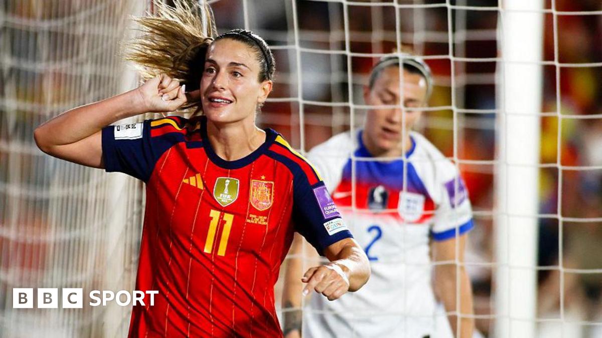 Alexia Putellas celebrates scoring for Spain