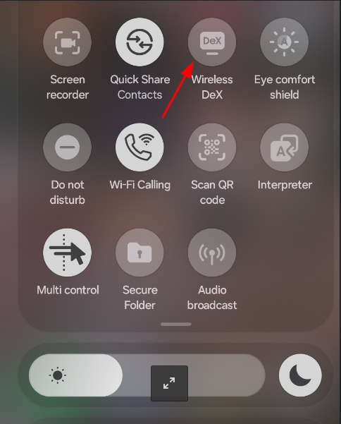 Enabling DeX from the drop down menu on a Samsung Galaxy Z Fold phone.