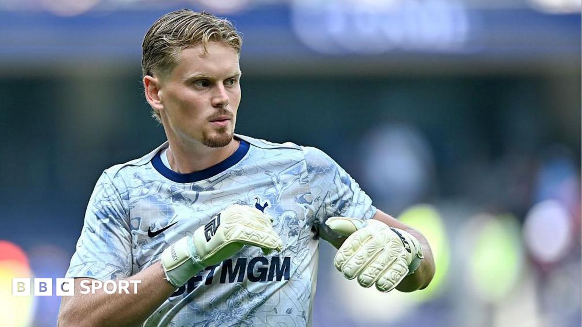 Antonin Kinsky playing for Tottenham