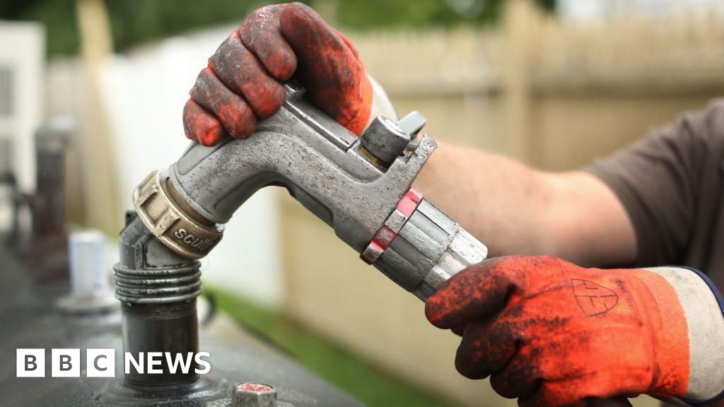 Northern Ireland: Oil prices hit lowest level since Iran crisis - BBC