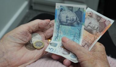 Retirement 'cliff edge' warning as figures indicate income levels needed