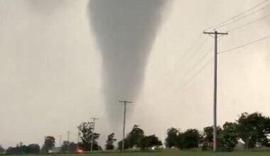 Tornadoes reported in Illinois, Iowa as severe weather roils Midwest