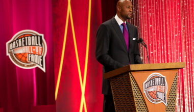 Basketball Hall of Famer calls Steph Curry a 'catalyst' for the modern NBA