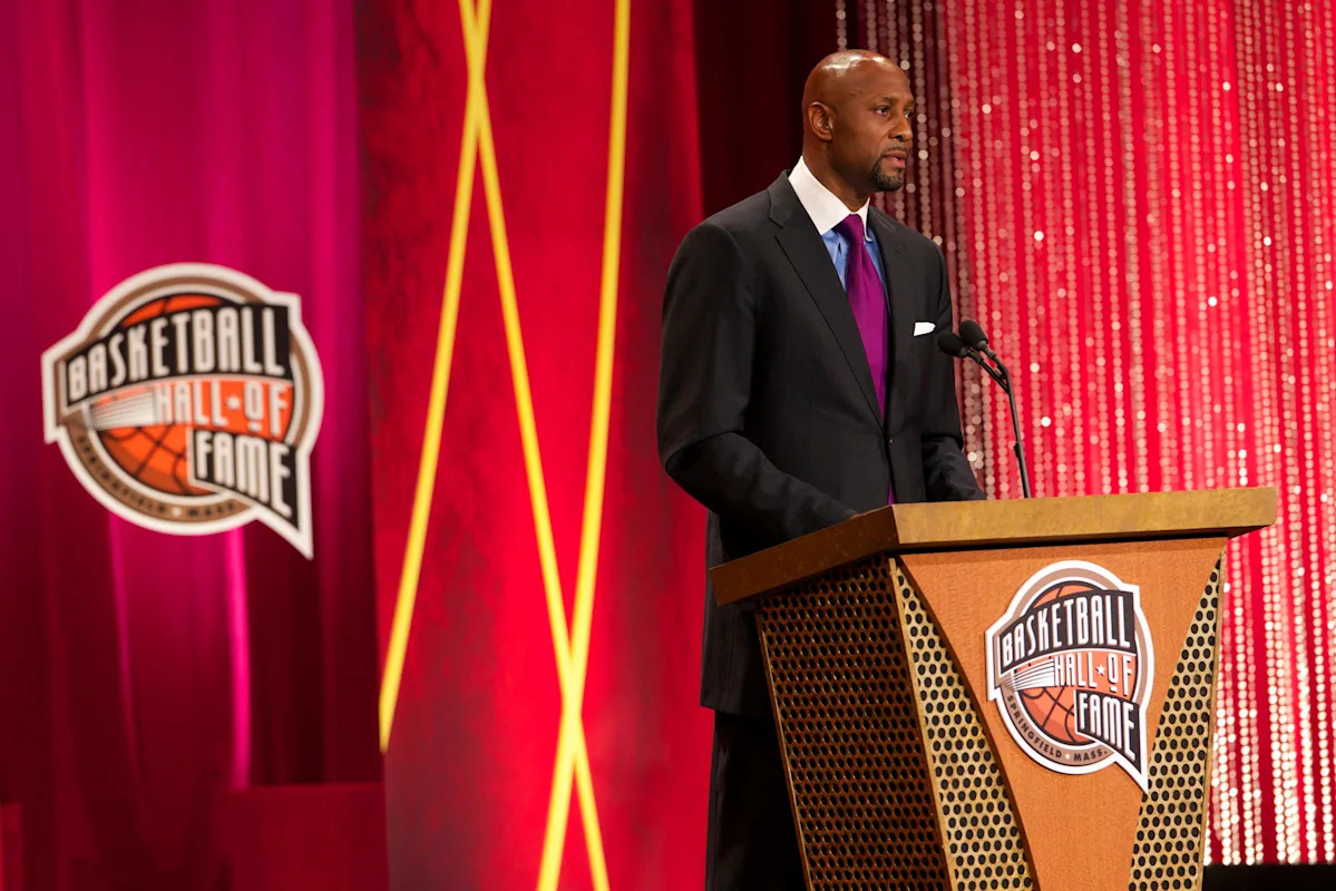 Basketball Hall of Famer calls Steph Curry a 'catalyst' for the modern NBA