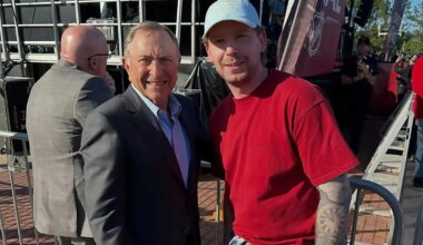 Evgeny Kuznetsov takes photo with NHL commissioner Gary Bettman: ‘Grandpa asked for a photo, I couldn’t say no!’