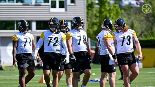 Steelers' Gennings Dunker Steelers' Gennings Dunker