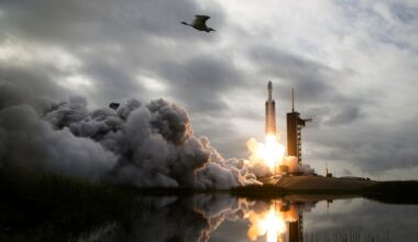 Live updates: SpaceX goes public in blockbuster Wall Street debut