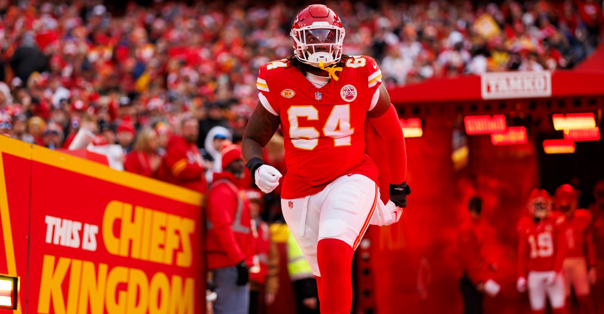Chiefs trade Wanya Morris to Falcons amid right tackle competition