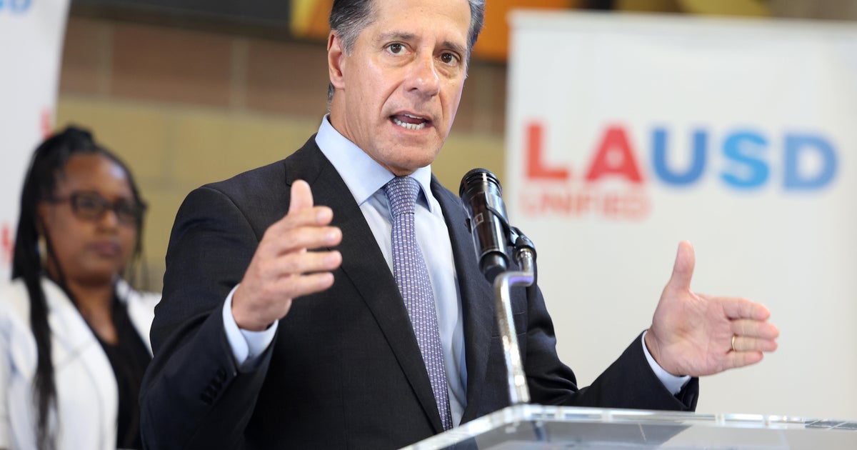 LAUSD Superintendent Alberto Carvalho resigns amid FBI investigation