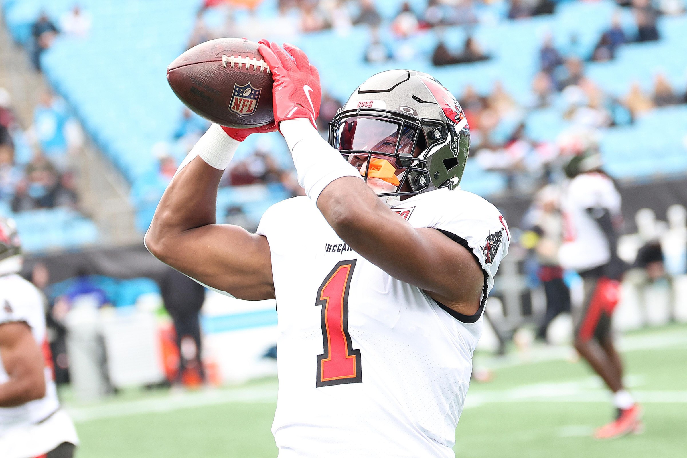 CHARLOTTE, NC - DECEMBER 21: Tampa Bay Buccaneers running back Rachaad White (1) during an NFL football game between the Tampa Bay Buccaneers and the Carolina Panthers on December 21, 2025 at Bank of America Stadium in Charlotte N.C. (Photo by John Byrum/Icon Sportswire via Getty Images)