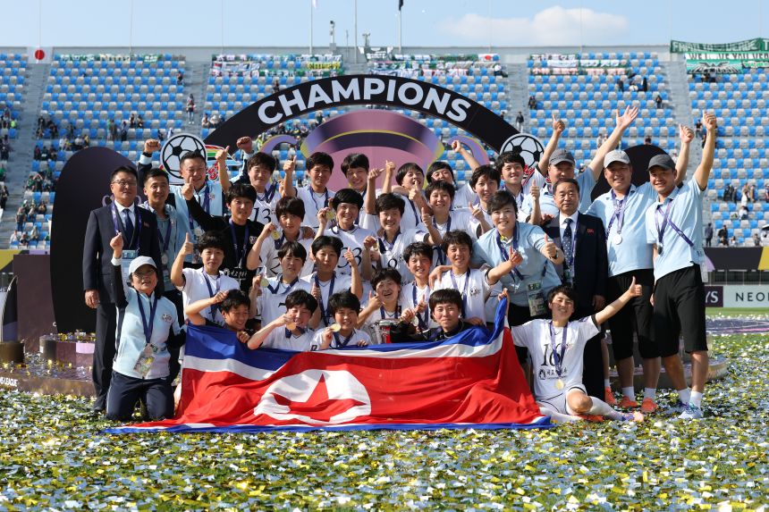 Players of Naegohyang pose with the North Korea's national flag after the team's 1-0 victory in the AFC Women's Champions League Final between NTV Tokyo Verdy Beleza and Naegohyang at Suwon Sports Complex Stadium on May 23, 2026 in Suwon, South Korea.