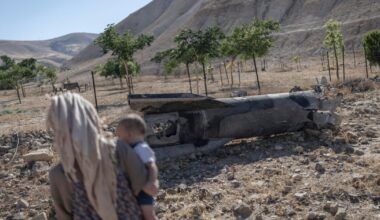 Live Updates: Trump says U.S. to hit Iran "very hard," threatens to take Kharg Island as war reignites