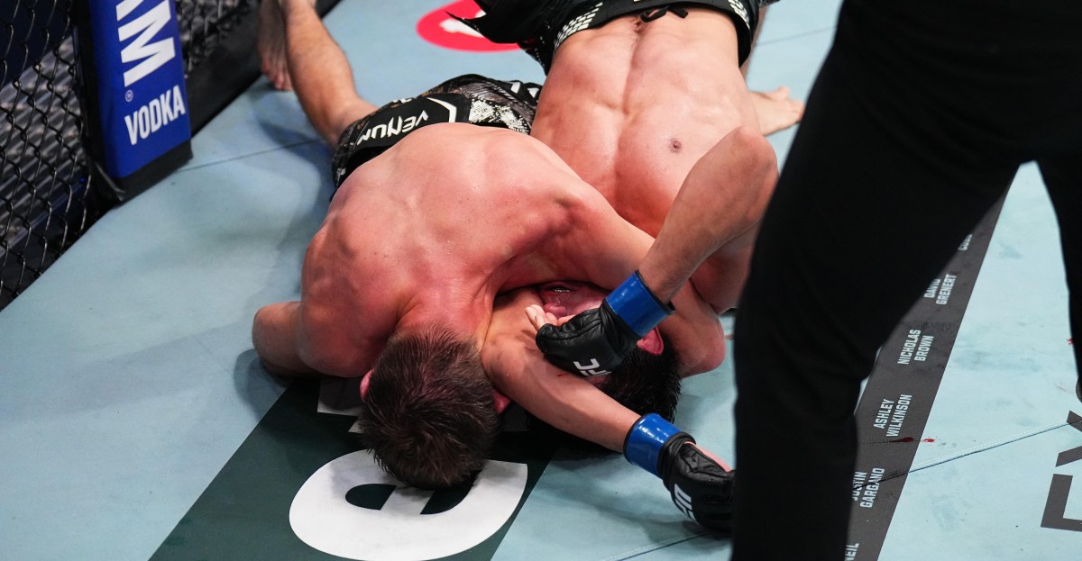 UFC Vegas 118 video: Bryce Mitchell scores dramatic submission in final seconds