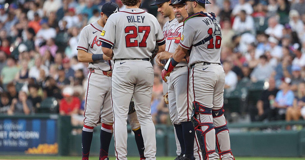 White Sox rally past Braves in extra-inning thriller; Acuña exits with left hamstring tightness