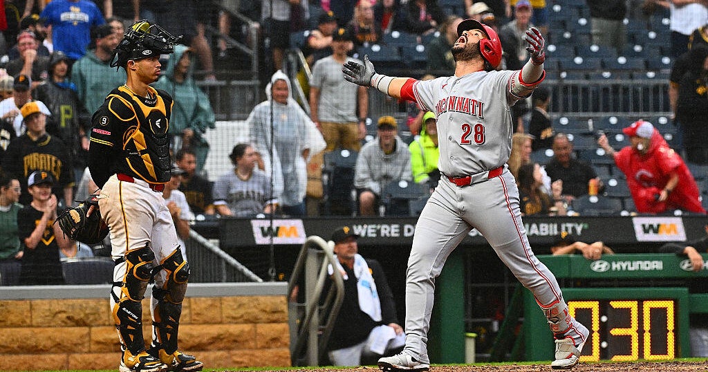 Eugenio Suárez hits 3-run homer in 9th as Reds rally for 9-7 win over Pirates