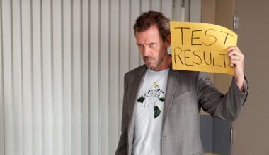 Hugh Laurie Roasts X Critic of House