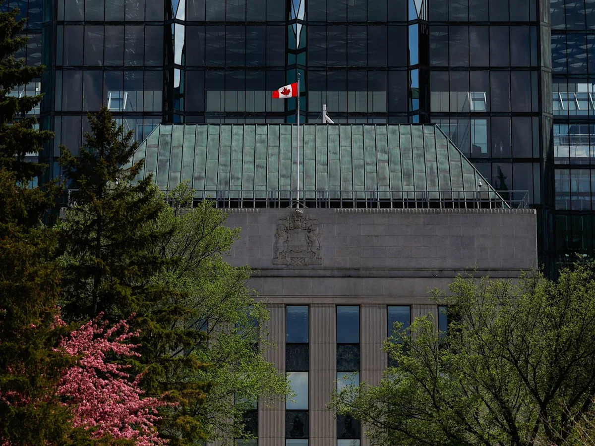 Weak economy, rising inflation presented a dilemma for Bank of Canada's latest rate setting decision, deliberations show