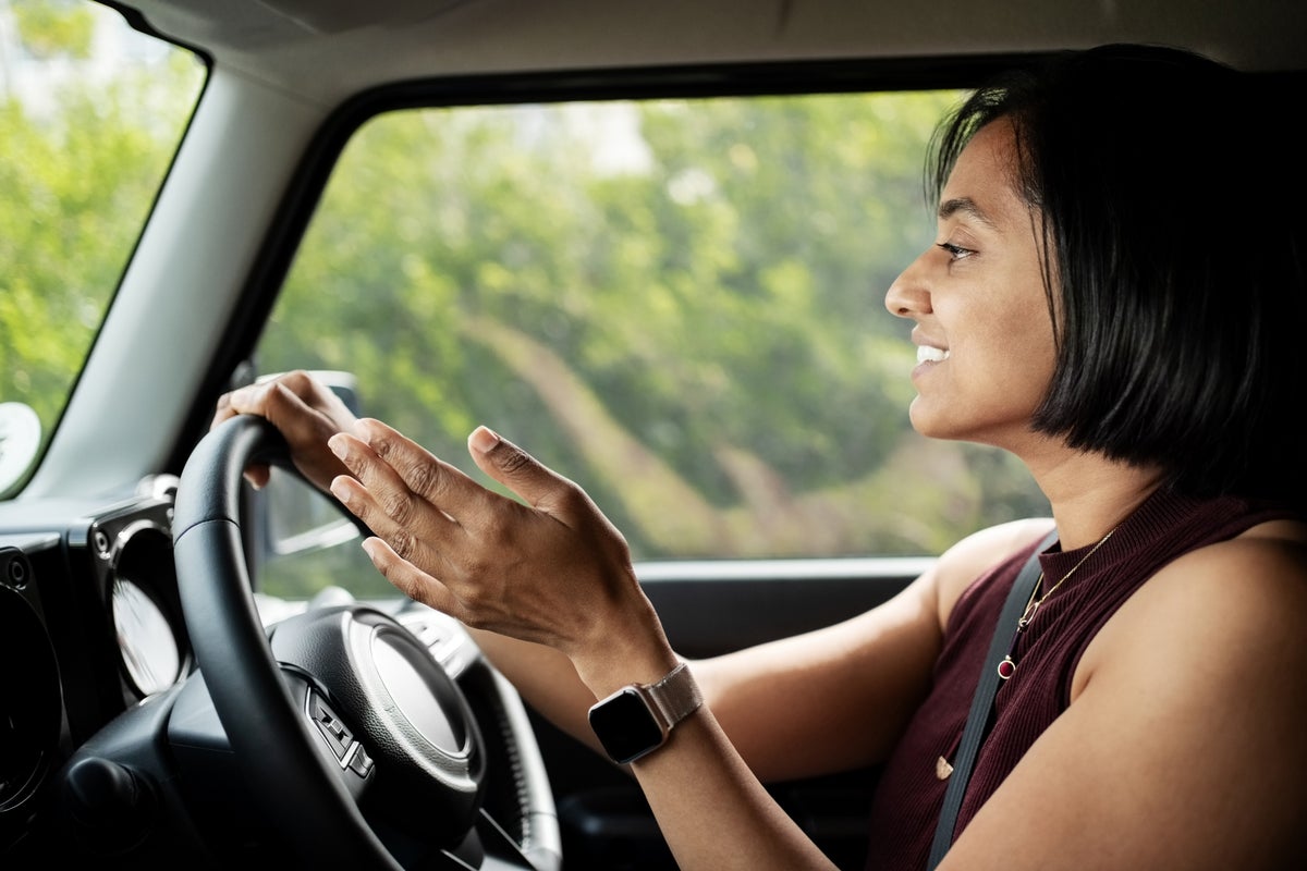 Motorists urged to avoid smartwatches while driving amid legal grey area - The Independent