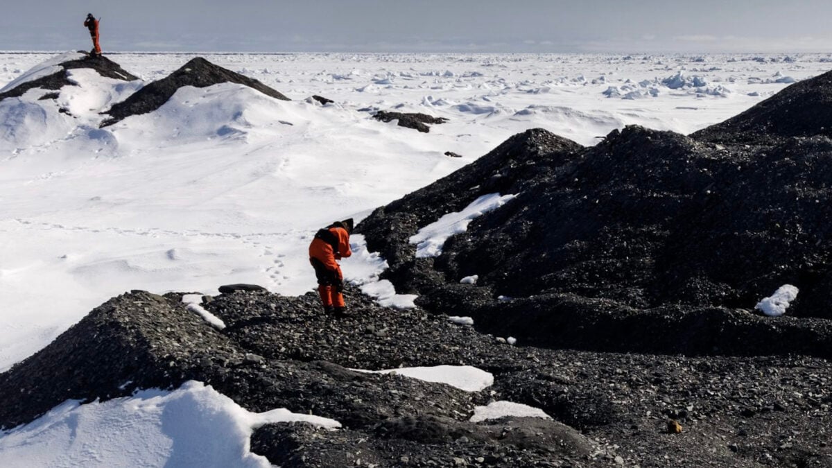 Scientists Tracked These Strange Arctic Icebergs and Found Something Unexpected on the Seafloor