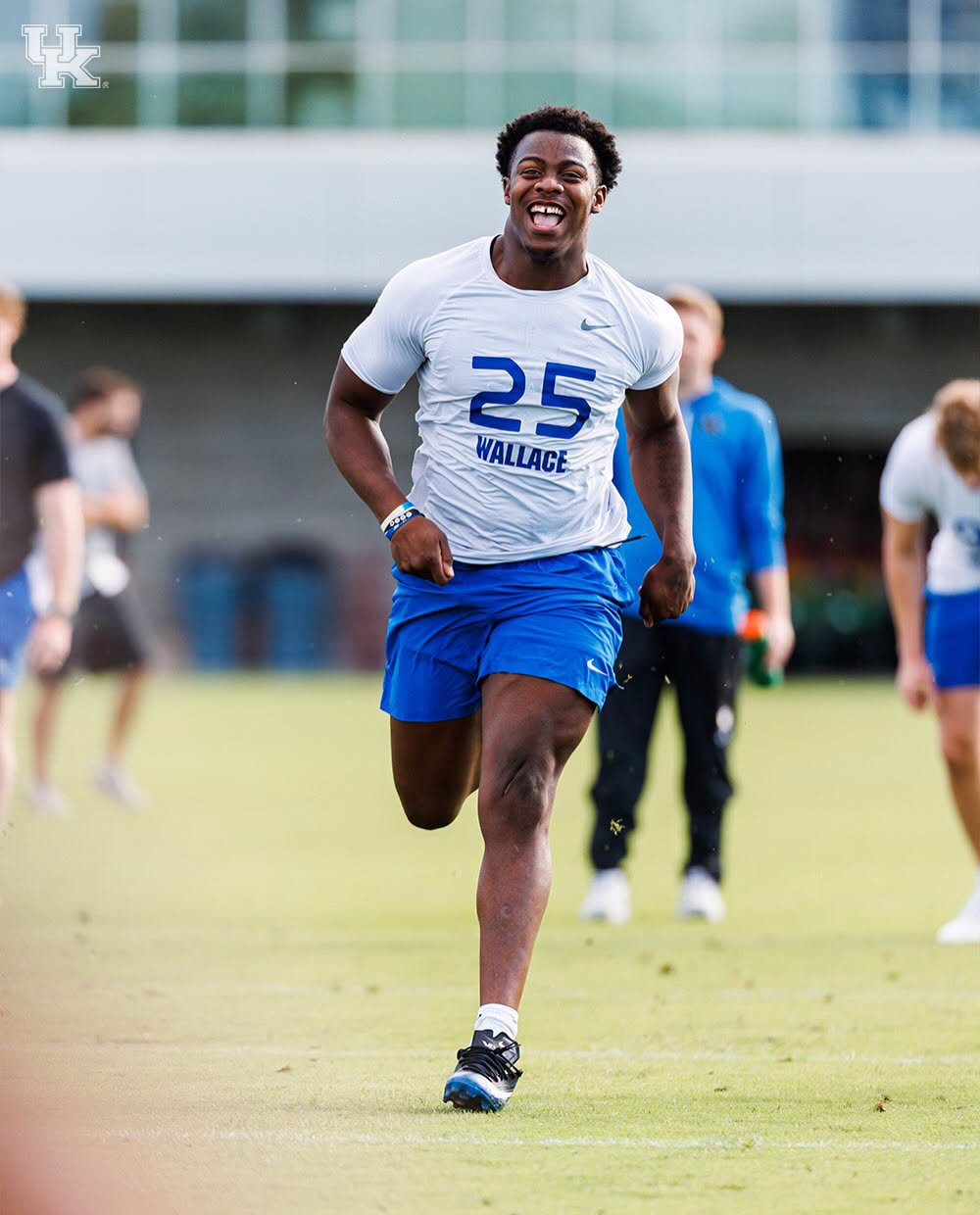 LB Tavion Wallace, via UK Athletics