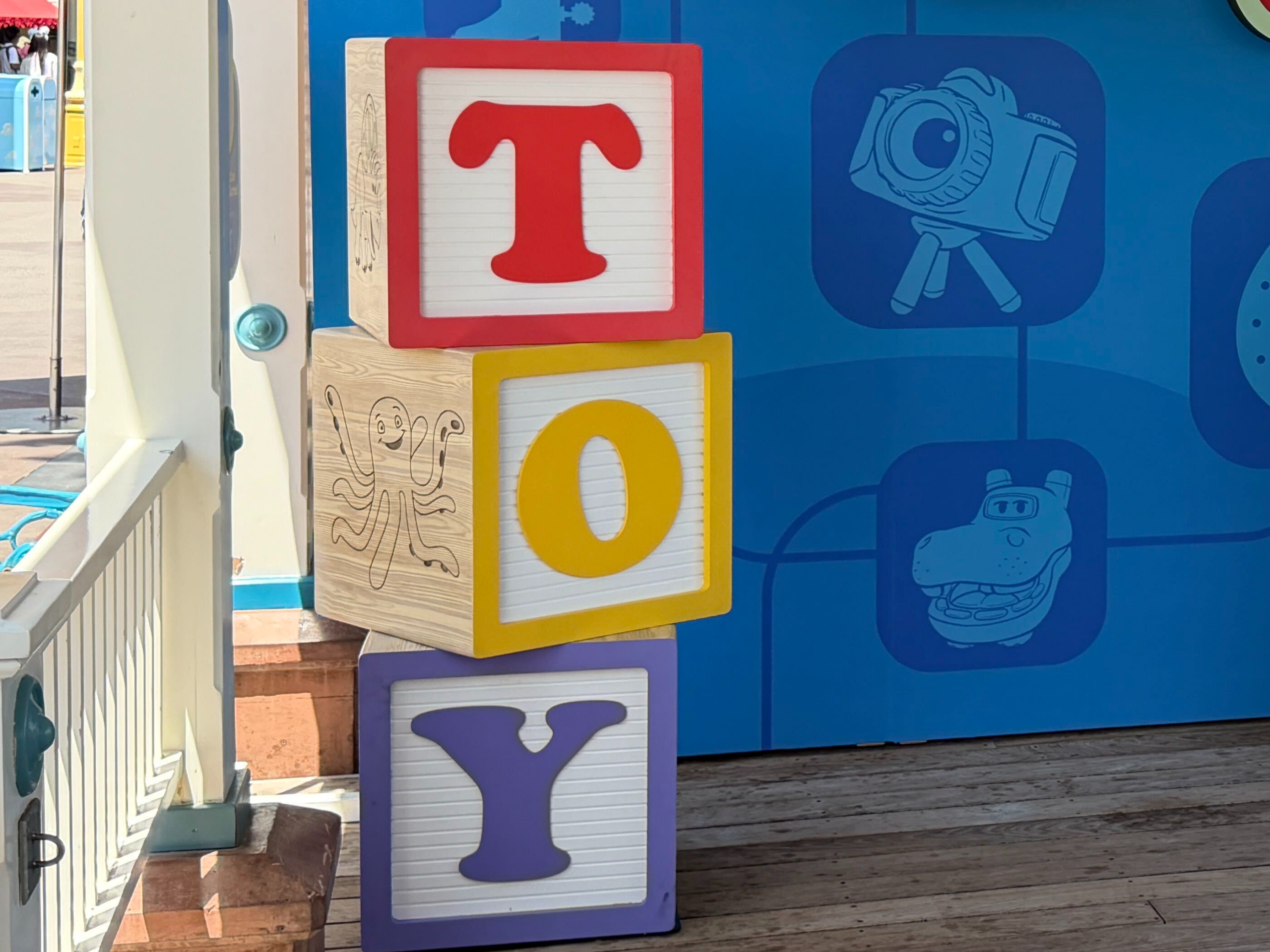Lilypad, a digital tablet character, makes her appearance for the first time in Toy Story 5. The characters were doing meet-and-greets with guests at Pixar Pier in Disney California Adventure.