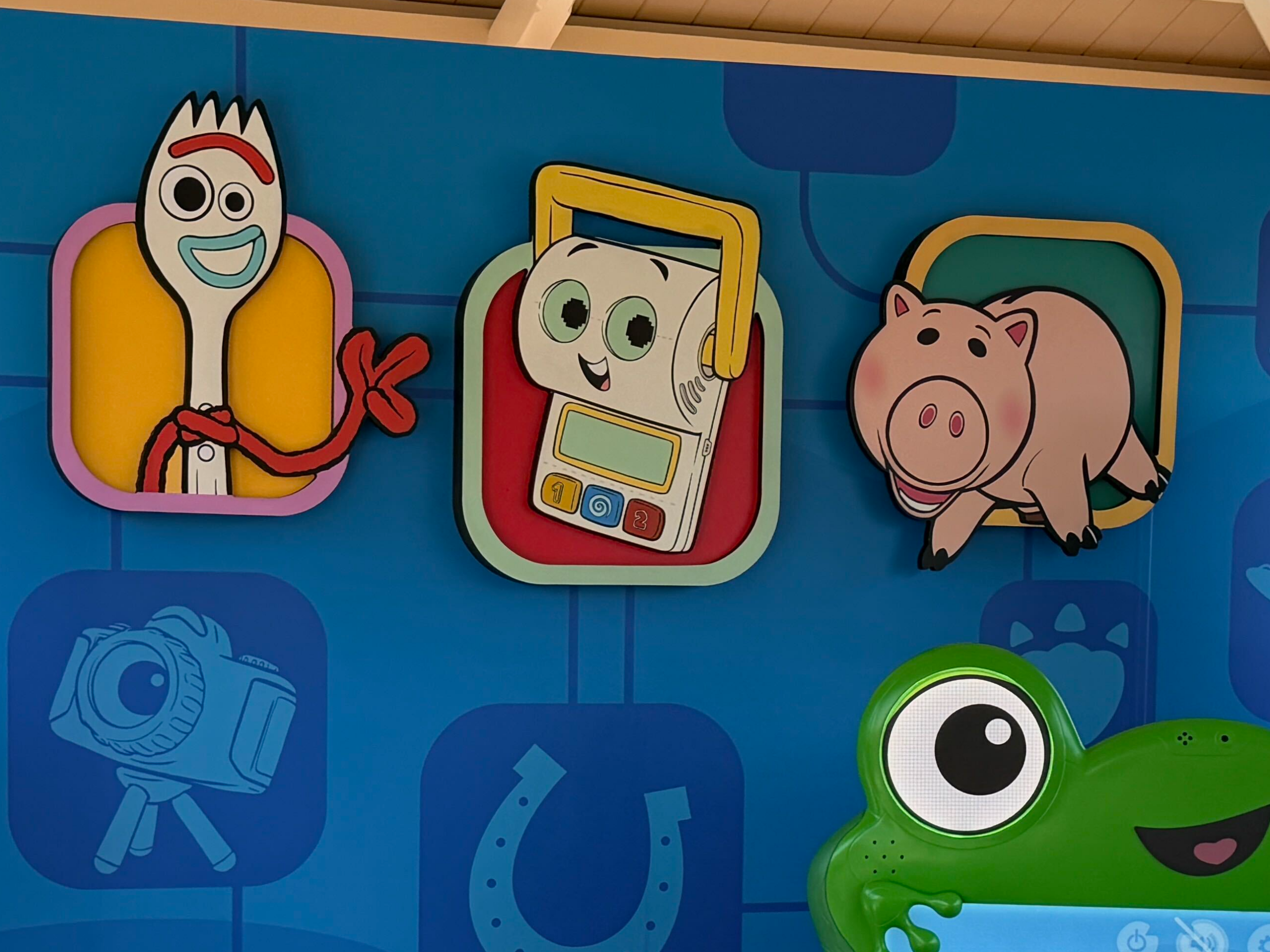 Lilypad, a digital tablet character, makes her appearance for the first time in Toy Story 5. The characters were doing meet-and-greets with guests at Pixar Pier in Disney California Adventure.