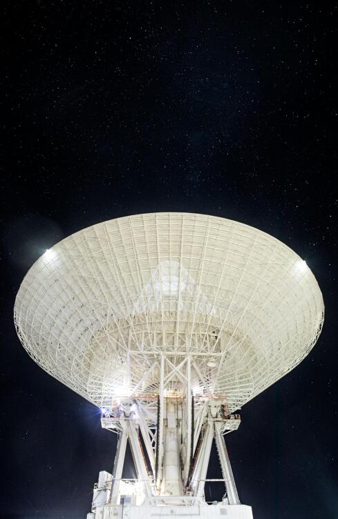 The 70-meter Goldstone Complex antenna pointing up at the sky in September 2025