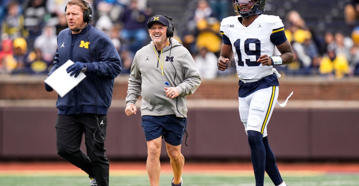 QB recruit commits to Pac-12 program over Michigan Football