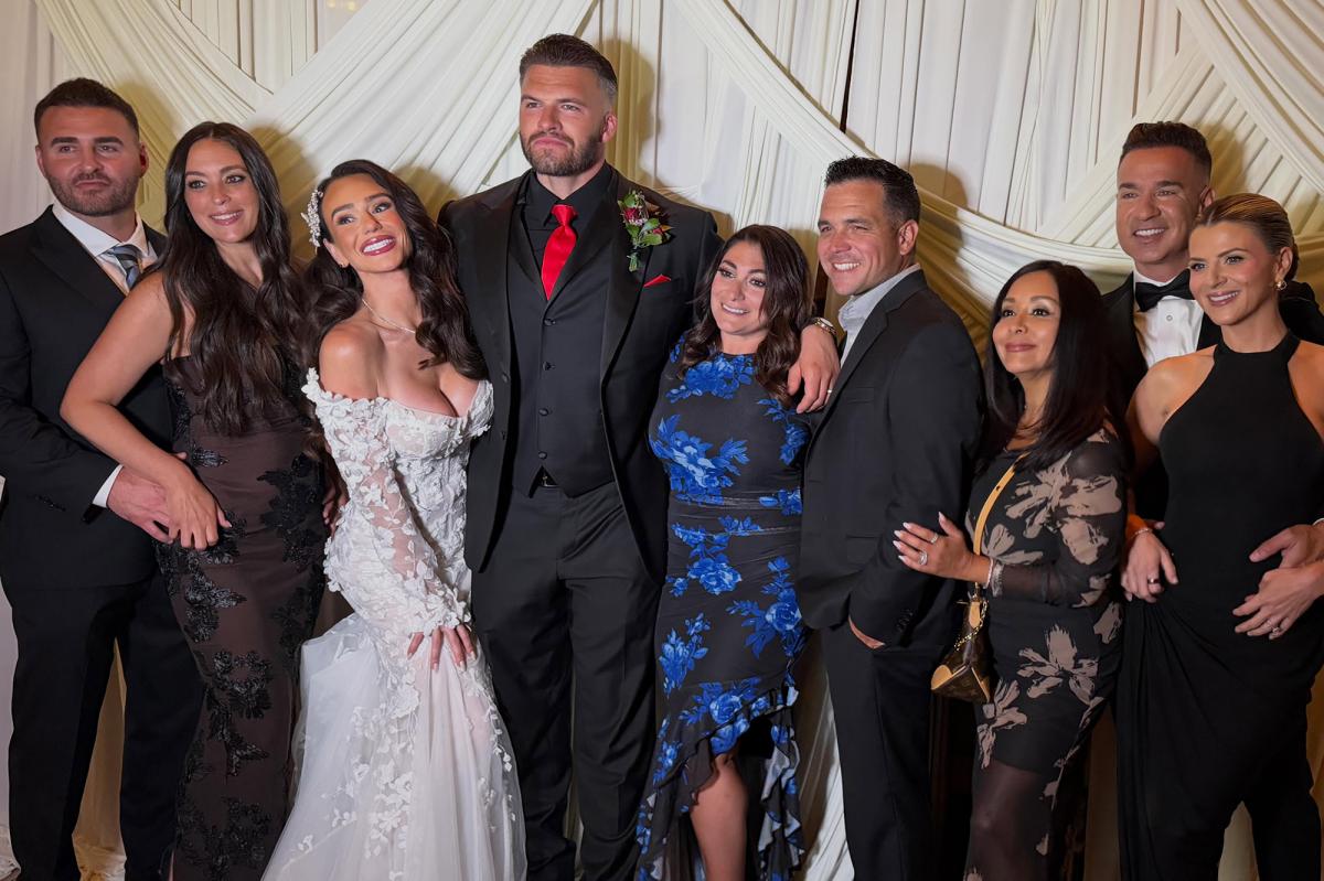 'Jersey Shore' star Jenni 'JWoww' Farley snubs co-stars from wedding: report