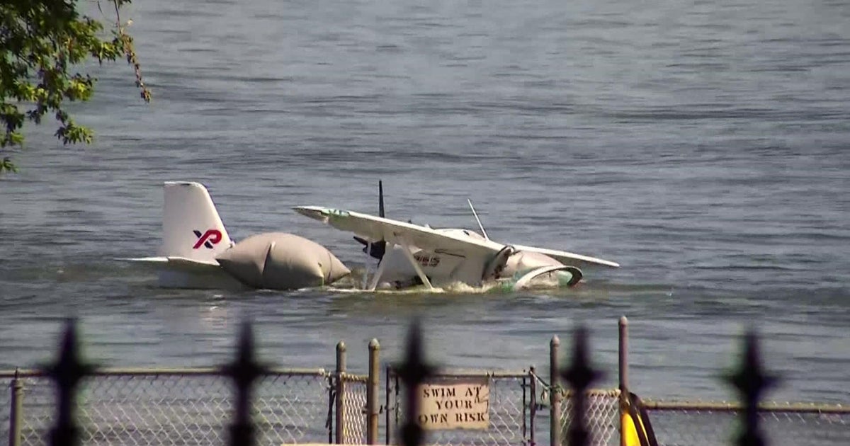 Sea plane crashes into NYC's East River, 2 passengers rescued, FDNY says