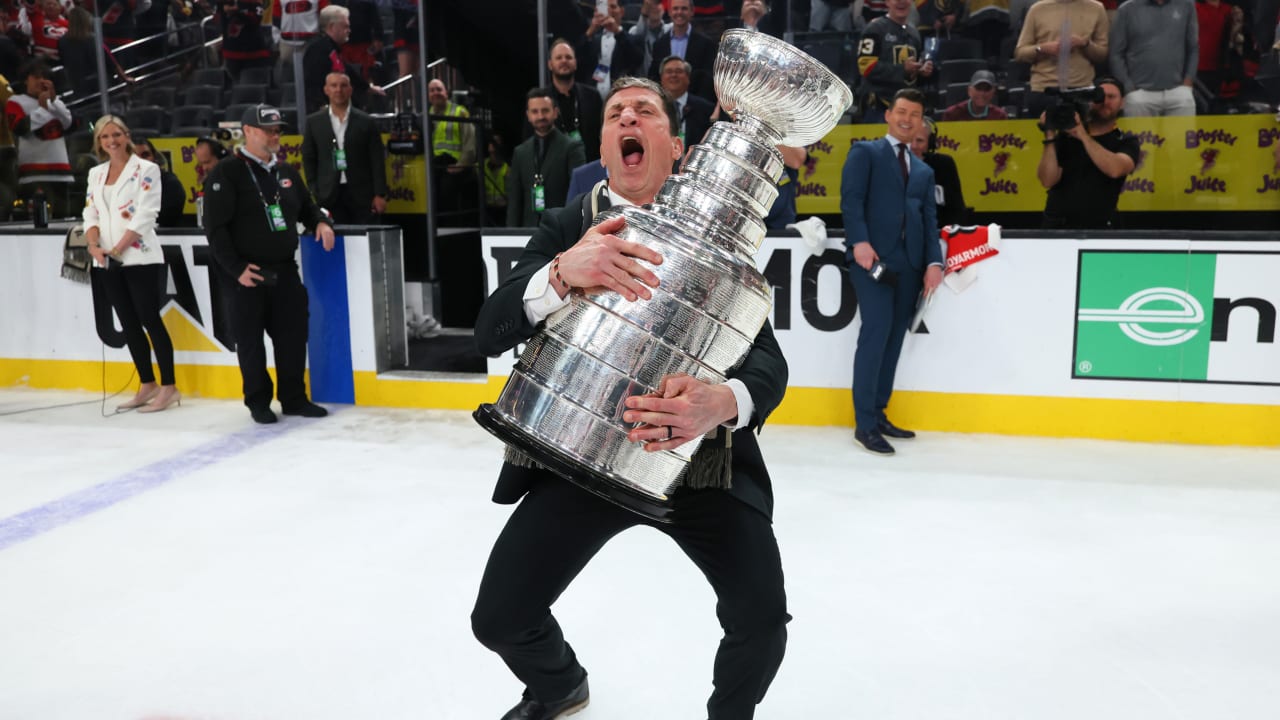 Brind'Amour reprises iconic Stanley Cup lift after 2nd title
