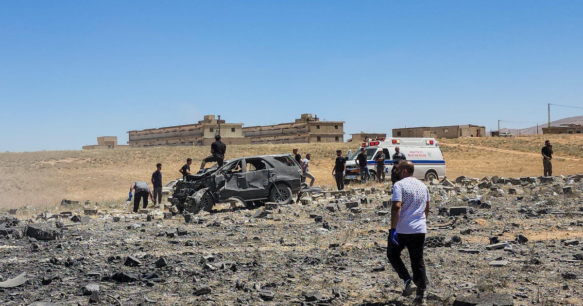 Israel renews strikes on southern, eastern Lebanon, wounds 5 in Baalbek