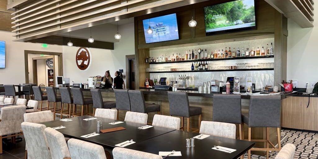 New clubhouse at Elmwood features restaurant, bar, banquet space