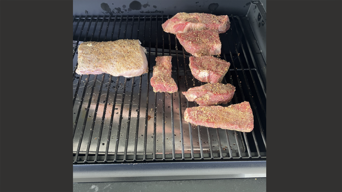 Screencaps reader Montana Tim checks in and sends in his meat.