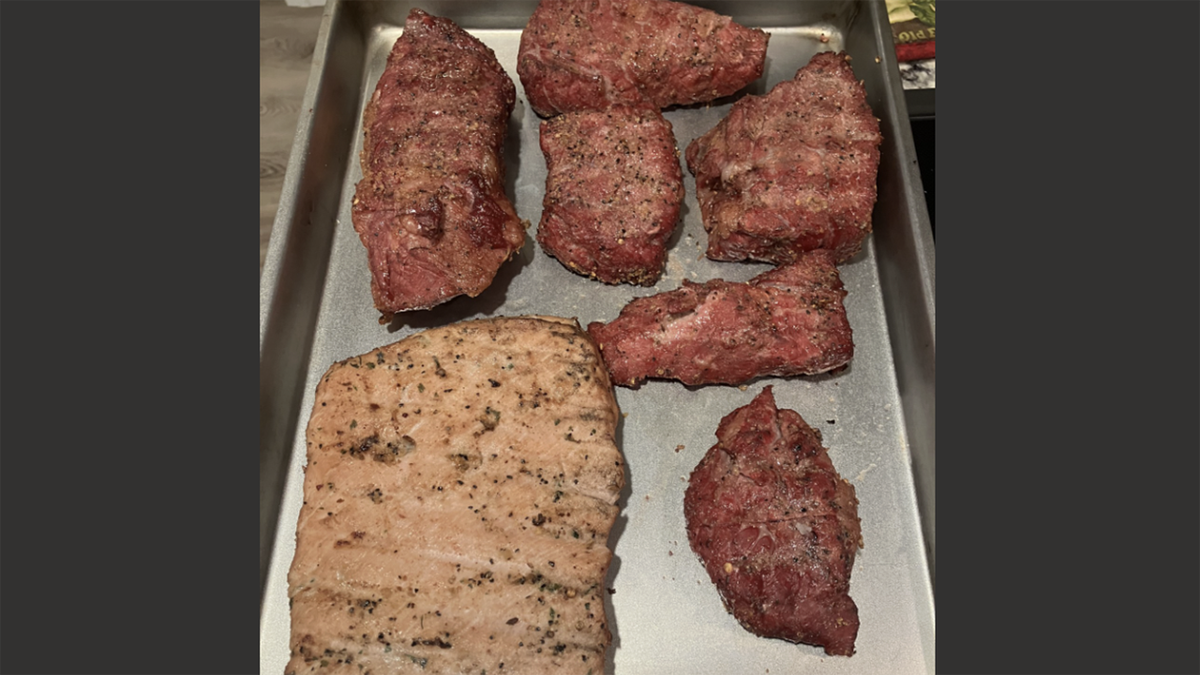 Screencaps reader Montana Tim checks in and sends in his meat.