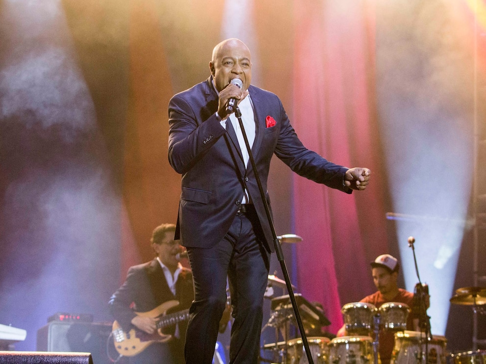 PHOTO: Peabo Bryson