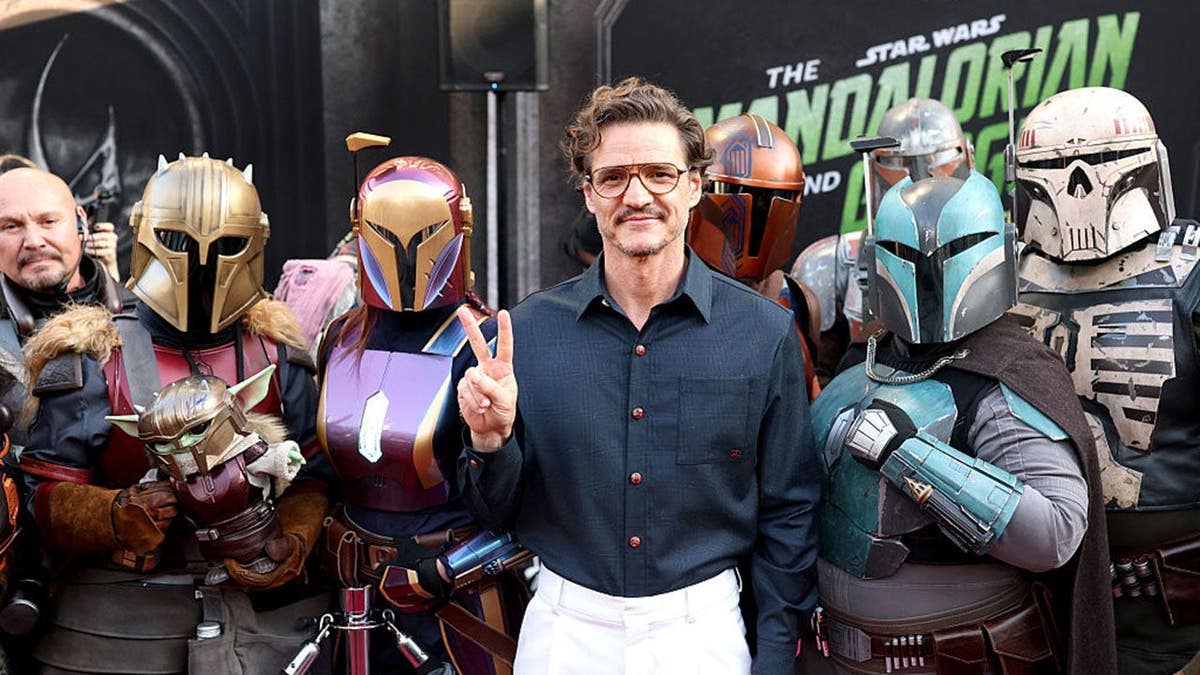 Pedro Pascal standing at The Mandalorian and Grogu Los Angeles World Premiere