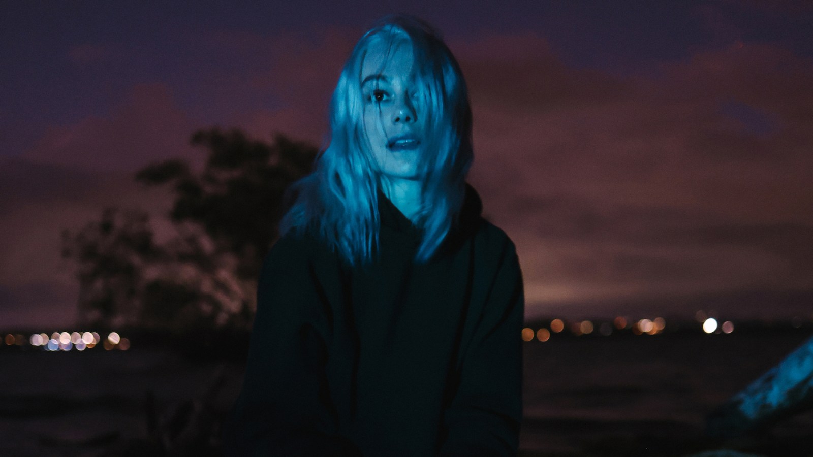 Phoebe Bridgers Announces Phone-Free 2026 Tour