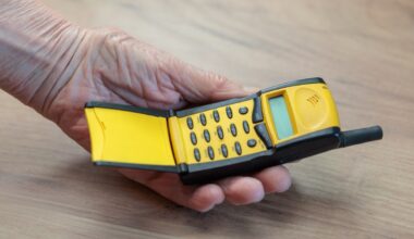 The FCC wants to make burner phones illegal