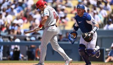 Phillies' Realmuto (wrist) exits after HBP; X-rays negative