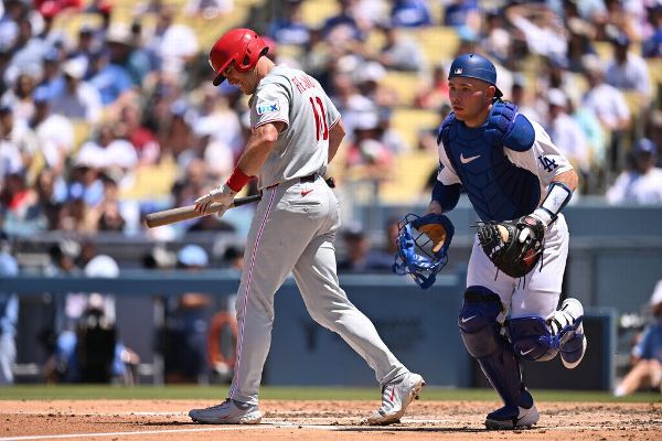 Phillies' Realmuto (wrist) exits after HBP; X-rays negative
