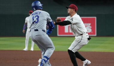 D-backs' Vargas, Dodgers' Muncy injured on violent collision at first